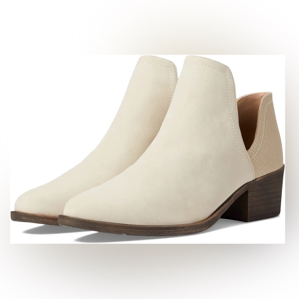 VOLATILE - Women's Bootie Chronicle Fashion Boot - Chalk - size 9.5 - new